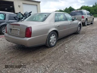 2000 Cadillac DeVille z VIN 1G6KD54Y5YU317015, wystawiony jako IAAI lot #42441249 z przebiegiem 82 901 mil mil oraz . Historia ofert i sprzedaży dostępna na DreamBid. Obrazek 4.