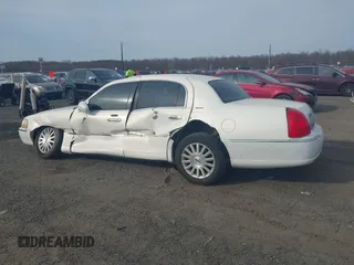 2003 Lincoln Town Car Signature z VIN 1LNHM82W33Y615344, wystawiony jako IAAI lot #41761302 z przebiegiem Nie podano mil oraz . Historia ofert i sprzedaży dostępna na DreamBid. Obrazek 15.