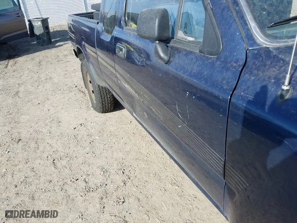 1991 Toyota 4WD Pickups DLX with VIN JT4VN13D7M5041018, listed as a IAAI auction lot 41995358 with 199,441 mi miles. Bid and sale history available at carsss.com. Image 6.