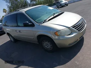 2005 Chrysler Town & Country LX с VIN 2C4GP44R55R214621, выставлен на аукционе IAAI как лот 42588185 с пробегом 214 018 миль миль и . История ставок и продаж доступна на DreamBid. Изображение 1.