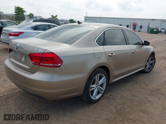 2015 Volkswagen Passat SE z VIN 1VWBV7A3XFC015671, wystawiony jako IAAI lot #41809970 z przebiegiem 192 712 mil mil oraz . Historia ofert i sprzedaży dostępna na DreamBid. Obrazek 4.