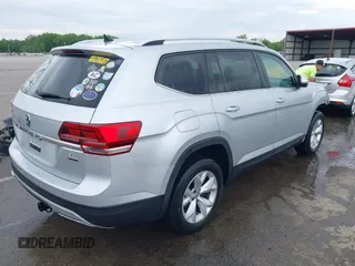 2018 Volkswagen Atlas SE with VIN 1V2KR2CA5JC570959, listed as a IAAI auction lot 42202947 with 122,134 mi miles and . Bid and sale history available at DreamBid. Image 4.