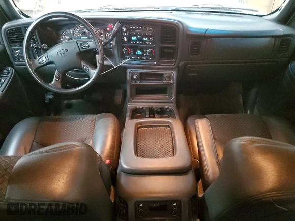 2003 Chevrolet Avalanche z VIN 3GNEK13TX3G209121, wystawiony jako Copart lot #59761055 z przebiegiem 37 766 mil mil oraz Czysty tytuł • Clean title. Historia ofert i sprzedaży dostępna na DreamBid. Obrazek 8.