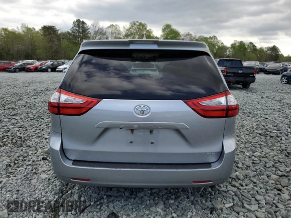 2018 Toyota Sienna XLE Auto Access Seat with VIN 5TDYZ3DC4JS913230, listed as a Copart auction lot 52383965 with 208,623 mi miles and Salvage Title. Bid and sale history available at carsss.com. Image 6.