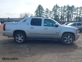 2013 Chevrolet Avalanche LS with VIN 3GNMCEE02DG207190, listed as a IAAI auction lot 41396345 with 223,378 mi miles. Bid and sale history available at carsss.com. Image 13.