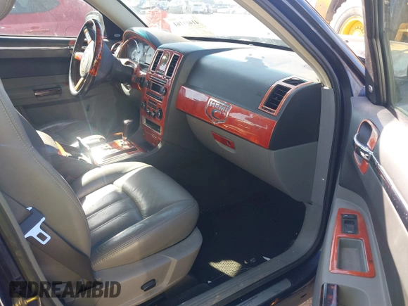 2005 Chrysler 300 with VIN 2C3JA63HX5H654114, listed as a IAAI auction lot 41469161 with 136,104 mi miles. Bid and sale history available at carsss.com. Image 5.
