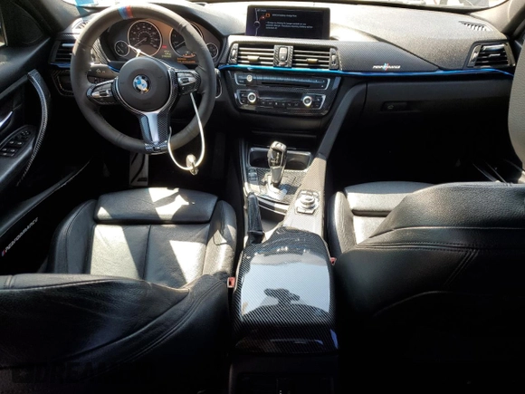 2013 BMW 3 Series 335i xDrive z VIN WBA3B9G52DNR89647, wystawiony jako Copart lot #54180315 z przebiegiem 184 216 mil mil oraz Czysty tytuł • Clean title. Historia ofert i sprzedaży dostępna na DreamBid. Obrazek 8.
