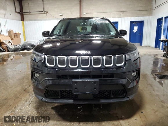 2022 Jeep Compass Latitude with VIN 3C4NJDBB0NT122375, listed as a Copart auction lot 46575035 with 18,765 mi miles and Salvage Title. Bid and sale history available at DreamBid. Image 5.