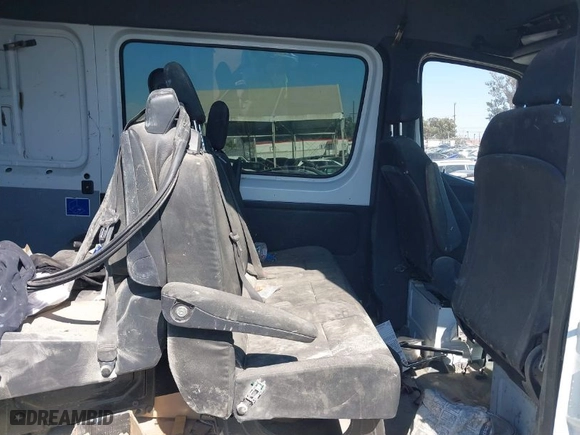 2019 Mercedes-Benz Sprinter Cargo Van with VIN WD4PF1CD1KP074822, listed as a IAAI auction lot 40303744 with 1 mi miles. Bid and sale history available at carsss.com. Image 8.