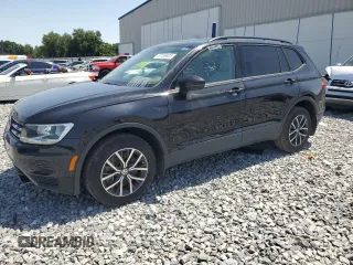 2021 Volkswagen Tiguan S z VIN 3VV1B7AX2MM020872, wystawiony jako Copart lot #57106925 z przebiegiem 92 908 mil mil oraz Tytuł czysty. Historia ofert i sprzedaży dostępna na DreamBid. Obrazek 1.