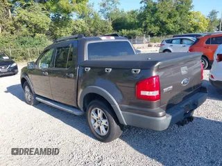2007 Ford Explorer Sport Trac XLT z VIN 1FMEU31K67UA18559, wystawiony jako IAAI lot #40156484 z przebiegiem 245 853 mil mil oraz . Historia ofert i sprzedaży dostępna na DreamBid. Obrazek 3.