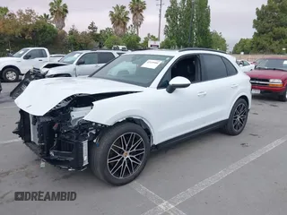 2024 Porsche Cayenne z VIN WP1AA2AY6RDA14314, wystawiony jako IAAI lot #42439986 z przebiegiem 3 212 mil mil oraz . Historia ofert i sprzedaży dostępna na DreamBid. Obrazek 2.
