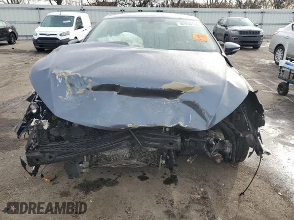 2013 Volkswagen CC Sport with VIN WVWBP7AN6DE570603, listed as a Copart auction lot 42858115 with 122,477 mi miles and Salvage Title. Bid and sale history available at carsss.com. Image 5.