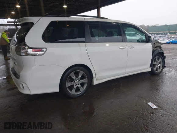 2015 Toyota Sienna SE with VIN 5TDXK3DC1FS528070, listed as a IAAI auction lot 41780191 with 117,488 mi miles. Bid and sale history available at carsss.com. Image 4.