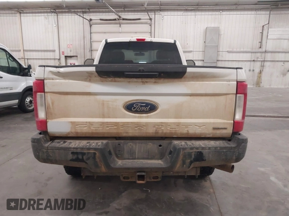 2017 Ford Super Duty F-250 SRW XLT with VIN 1FTBF2B60HED72098, listed as a IAAI auction lot 40949415 with 87,139 mi miles. Bid and sale history available at carsss.com. Image 16.