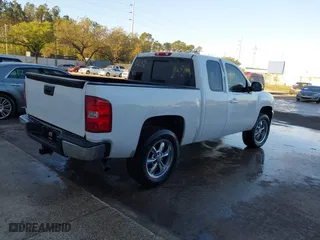 2007 Chevrolet Silverado 1500 LT w/1LT with VIN 1GCEK19J57Z507841, listed as a IAAI auction lot 41767893 with 334,294 mi miles. Bid and sale history available at carsss.com. Image 4.