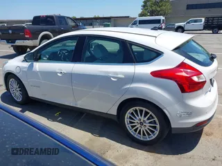 2014 Ford Focus Electric с VIN 1FADP3R45EL306109, выставлен на аукционе IAAI как лот 42382079 с пробегом 80 143 миль миль и . История ставок и продаж доступна на DreamBid. Изображение 3.