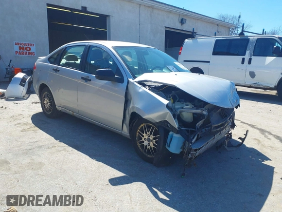 2011 Ford Focus SE with VIN 1FAHP3FN1BW156833, listed as a IAAI auction lot 41879133 with 182,719 mi miles. Bid and sale history available at carsss.com. Image 1.