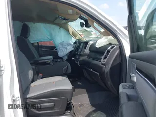 2020 Ram 1500 Big Horn с VIN 1C6SRFFT9LN321942, выставлен на аукционе IAAI как лот 42290626 с пробегом Не указан миль и . История ставок и продаж доступна на DreamBid. Изображение 5.