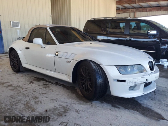 1999 BMW Z3 2.5 z VIN 4USCH9335XLG01572, wystawiony jako Copart lot #46746675 z przebiegiem Nie podano mil oraz Szkoda całkowita • Salvage title. Historia ofert i sprzedaży dostępna na DreamBid. Obrazek 4.