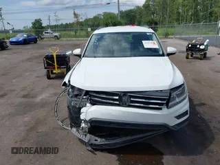 2021 Volkswagen Tiguan SE z VIN 3VV2B7AX5MM057743, wystawiony jako IAAI lot #42471192 z przebiegiem 80 133 mil mil oraz . Historia ofert i sprzedaży dostępna na DreamBid. Obrazek 12.