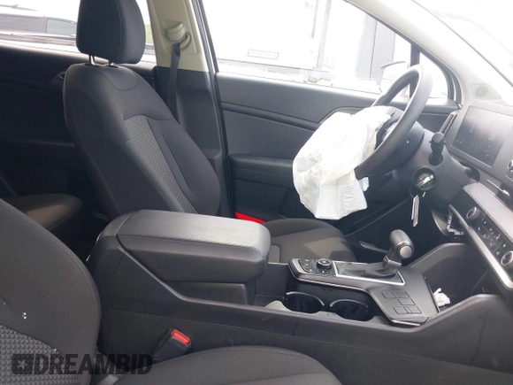 2024 Kia Sportage LX with VIN KNDPU3DF4R7310949, listed as a IAAI auction lot 41986958 with 27,566 mi miles and . Bid and sale history available at DreamBid. Image 5.