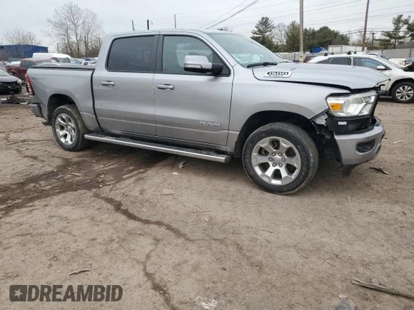 2022 Ram 1500 Big Horn z VIN 1C6RRFFG9NN402461, wystawiony jako Copart lot #45080115 z przebiegiem 34 011 mil mil oraz Szkoda całkowita • Salvage title. Historia ofert i sprzedaży dostępna na DreamBid. Obrazek 4.
