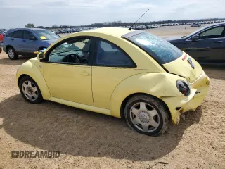 2000 Volkswagen Beetle GLX with VIN 3VWDD21CXYM493847, listed as a Copart auction lot 45301135 with 141,676 mi miles and Salvage Title. Bid and sale history available at DreamBid. Image 2.