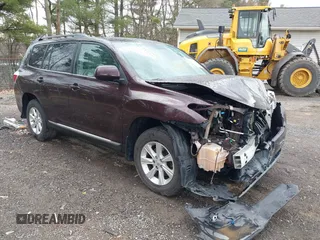 2011 Toyota Highlander z VIN 5TDBK3EH2BS054838, wystawiony jako IAAI lot #41815712 z przebiegiem 155 075 mil mil oraz . Historia ofert i sprzedaży dostępna na DreamBid. Obrazek 1.