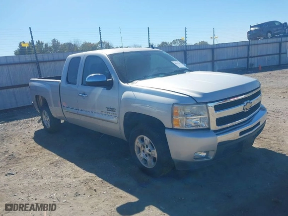 2011 Chevrolet Silverado 1500 LT with VIN 1GCRCSE0XBZ133317, listed as a IAAI auction lot 40613235 with 96,334 mi miles. Bid and sale history available at carsss.com. Image 1.