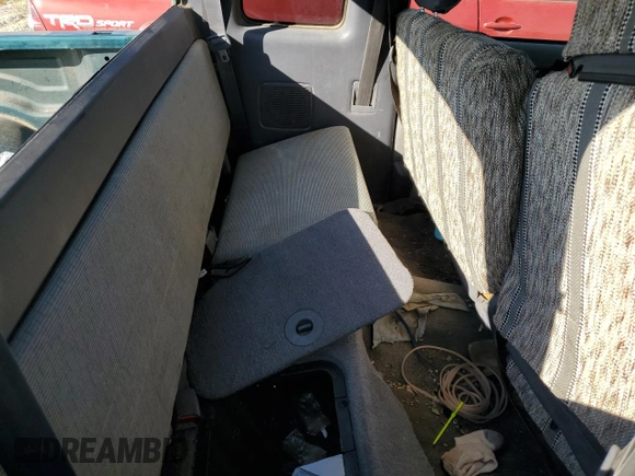 1997 Toyota T100 DX with VIN JT4UN22D7V0035205, listed as a Copart auction lot 75953824 with 196,449 mi miles and Salvage Title. Bid and sale history available at DreamBid. Image 11.