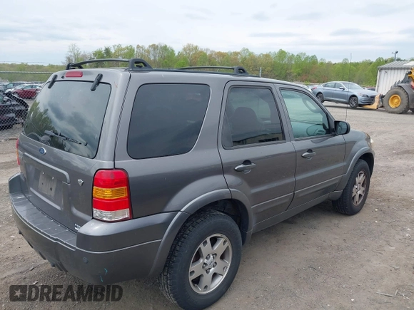 2005 Ford Escape Limited with VIN 1FMYU94155KB76337, listed as a IAAI auction lot 42006729 with 170,526 mi miles. Bid and sale history available at carsss.com. Image 4.