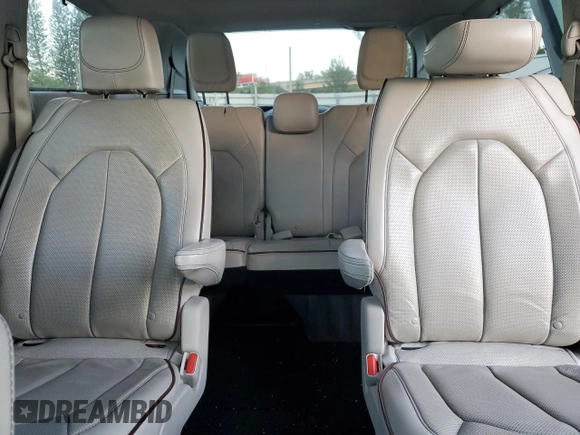 2020 Chrysler Pacifica Limited z VIN 2C4RC1GG9LR289428, wystawiony jako Copart lot #77699394 z przebiegiem 83 801 mil mil oraz Nie do naprawy • Non repairable. Historia ofert i sprzedaży dostępna na DreamBid. Obrazek 10.