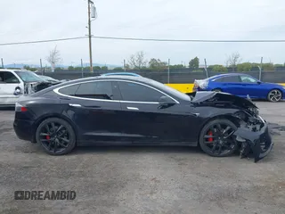 2016 Tesla Model S 90D z VIN 5YJSA1E4XGF171681, wystawiony jako IAAI lot #41836005 z przebiegiem 81 063 mil mil oraz . Historia ofert i sprzedaży dostępna na DreamBid. Obrazek 14.