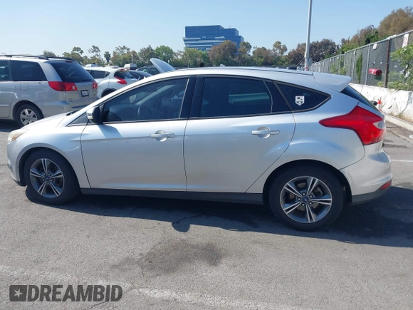 2014 Ford Focus SE z VIN 1FADP3K28EL254693, wystawiony jako IAAI lot #42280155 z przebiegiem 126 250 mil mil oraz . Historia ofert i sprzedaży dostępna na DreamBid. Obrazek 14.