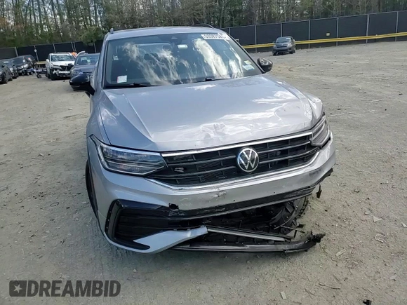 2024 Volkswagen Tiguan SE R-Line Black with VIN 3VVCB7AXXRM129869, listed as a Copart auction lot 53387585 with 8,563 mi miles and Salvage title. Bid and sale history available at DreamBid. Image 11.