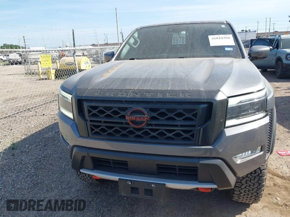 2023 Nissan Frontier Pro-4X z VIN 1N6ED1EK0PN670619, wystawiony jako IAAI lot #42044366 z przebiegiem 26 475 mil mil oraz . Historia ofert i sprzedaży dostępna na DreamBid. Obrazek 12.
