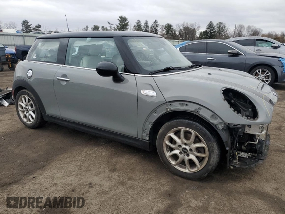 2016 MINI Hardtop S with VIN WMWXP7C55G3B92633, listed as a Copart auction lot 47946985 with 112,104 mi miles and Salvage title. Bid and sale history available at DreamBid. Image 4.