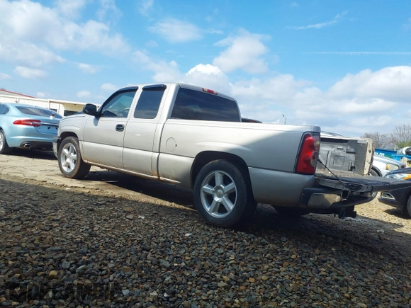 2006 Chevrolet Silverado 1500 Work Truck with VIN 1GCEC19X26Z245101, listed as a IAAI auction lot 41524361 with 189,845 mi miles. Bid and sale history available at carsss.com. Image 3.