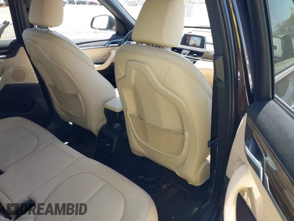 2018 BMW X1 xDrive28i with VIN WBXHT3C39J5F88234, listed as a IAAI auction lot 42044900 with 38,732 mi miles. Bid and sale history available at carsss.com. Image 8.