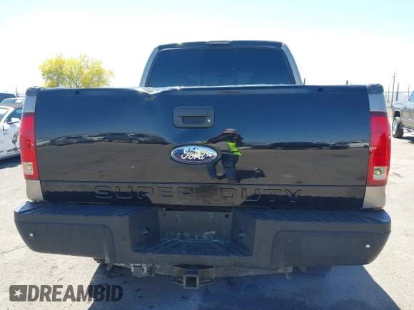 2006 Ford F-250 XL z VIN 1FTSW21P06EA12272, wystawiony jako IAAI lot #42101086 z przebiegiem 247 602 mil mil oraz . Historia ofert i sprzedaży dostępna na DreamBid. Obrazek 17.