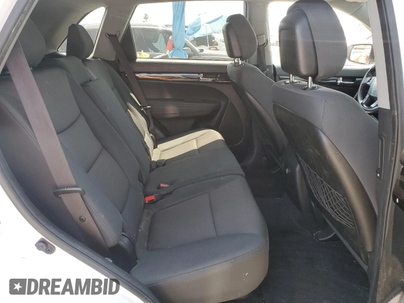 2013 Kia Sorento LX z VIN 5XYKT3A66DG400097, wystawiony jako Copart lot #60937305 z przebiegiem 177 284 mil mil oraz Czysty tytuł • Clean title. Historia ofert i sprzedaży dostępna na DreamBid. Obrazek 11.