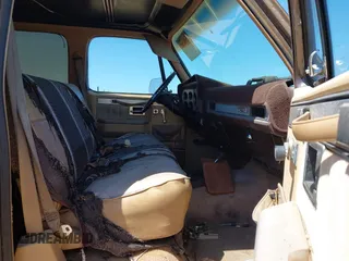1986 GMC Suburban z VIN 1G5GK26M5GF524029, wystawiony jako IAAI lot #42336202 z przebiegiem 88 623 mil mil oraz . Historia ofert i sprzedaży dostępna na DreamBid. Obrazek 5.