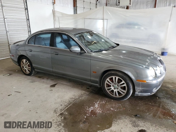 2003 Jaguar S-Type z VIN SAJEA01U93HM88490, wystawiony jako Copart lot #55721795 z przebiegiem 192 773 mil mil oraz Tytuł czysty. Historia ofert i sprzedaży dostępna na DreamBid. Obrazek 4.
