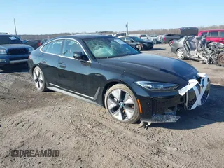 2024 BMW i4 eDrive40 z VIN WBY73AW02RFT29049, wystawiony jako IAAI lot #41636126 z przebiegiem 6670 mil mil oraz . Historia ofert i sprzedaży dostępna na DreamBid. Obrazek 1.