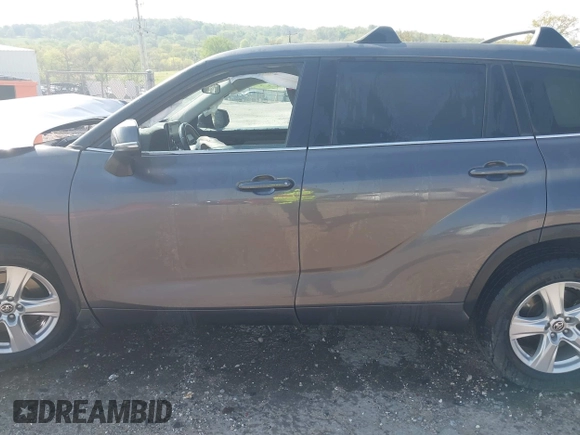 2021 Toyota Highlander L with VIN 5TDZZRAH3MS523182, listed as a IAAI auction lot 42052236 with 62,721 mi miles and . Bid and sale history available at DreamBid. Image 15.