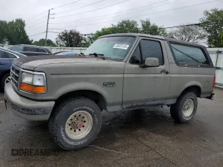 1993 Ford Bronco XL z VIN 1FMEU15N9PLB03278, wystawiony jako Copart lot #59325145 z przebiegiem 156 813 mil mil oraz Czysty tytuł • Clean title. Historia ofert i sprzedaży dostępna na DreamBid. Obrazek 1.