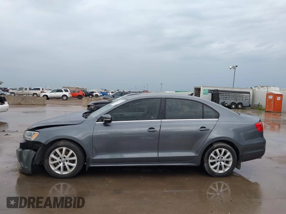 2013 Volkswagen Jetta SE with VIN 3VWDX7AJ1DM443139, listed as a IAAI auction lot 42471738 with 77,578 mi miles and . Bid and sale history available at DreamBid. Image 14.