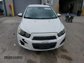 2012 Chevrolet Sonic LT z VIN 1G1JC5SH4C4186305, wystawiony jako Copart lot #58622825 z przebiegiem 185 868 mil mil oraz Czysty tytuł • Clean title. Historia ofert i sprzedaży dostępna na DreamBid. Obrazek 5.