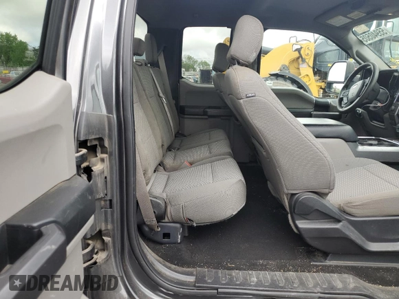 2019 Ford F-350 XL z VIN 1FD8X3HT2KEE17555, wystawiony jako Copart lot #55940505 z przebiegiem 107 979 mil mil oraz Szkody całkowita. Historia ofert i sprzedaży dostępna na DreamBid. Obrazek 10.